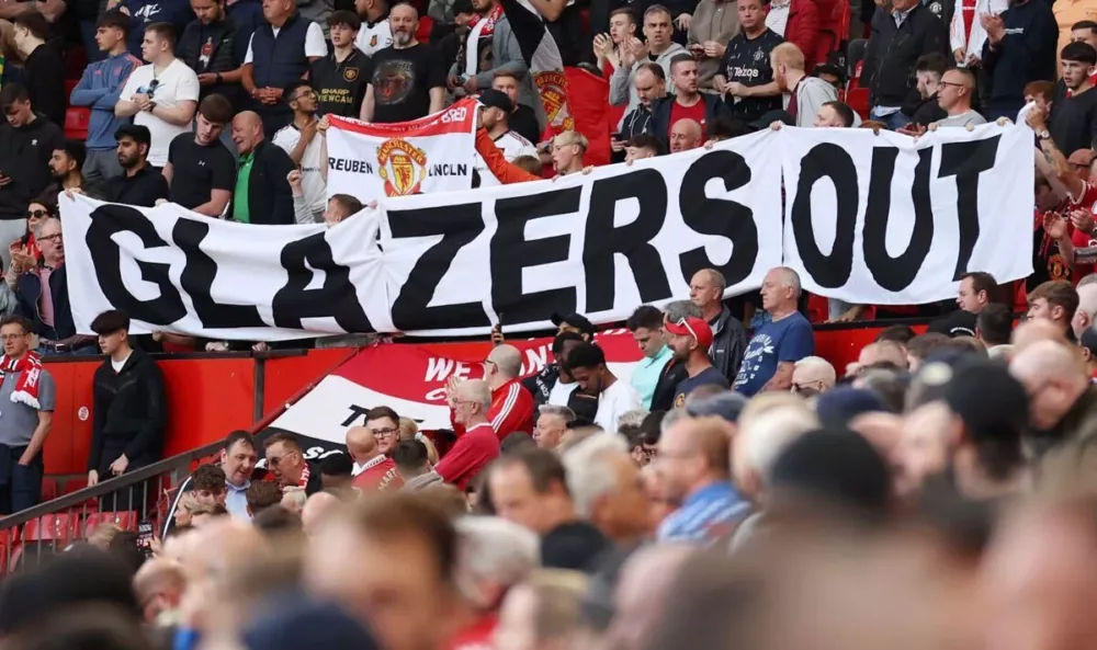 Manchester United Supporters Plan Protest Amid Takeover Uncertainty