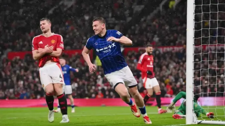 Manchester United agree £30m Delap deal but face anxious wait as Chelsea circle